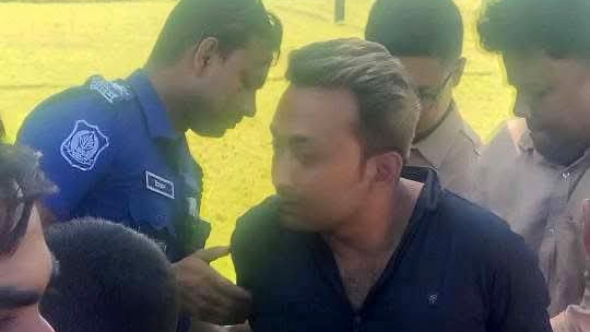 মাকে ছুরিকাঘাতে হত্যা: ৫ ঘণ্টার মধ্যে পলাতক ছেলে আটক