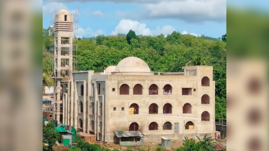 ৭ বছরেও শেষ হয়নি মডেল মসজিদের নির্মাণকাজ