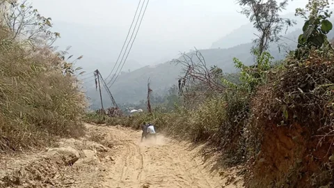 থানচি-তিন্দু সংযোগ সড়কে পর্যটকবাহী যান চলাচলে নিষেধাজ্ঞা
