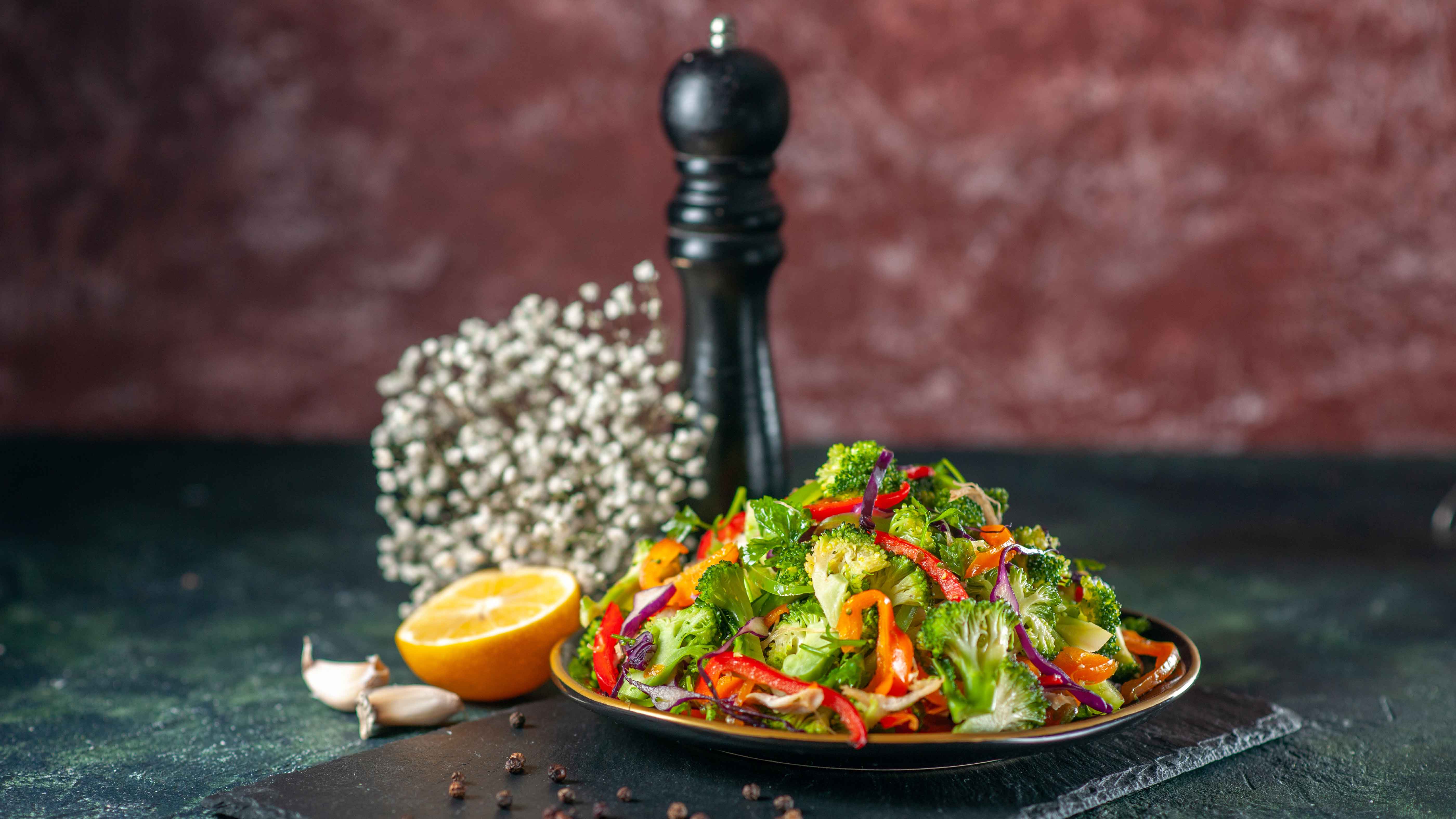 ইফতারে কেন খাবেন সালাদ