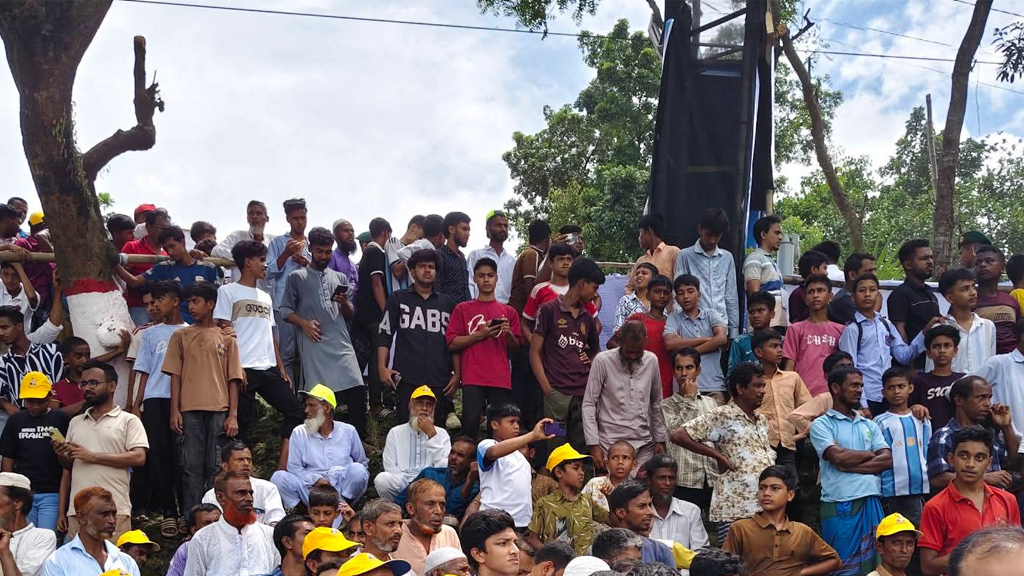 পাকুন্দিয়া পৌঁছেছেন প্রধানমন্ত্রী তারেক রহমান, জনতার ঢল