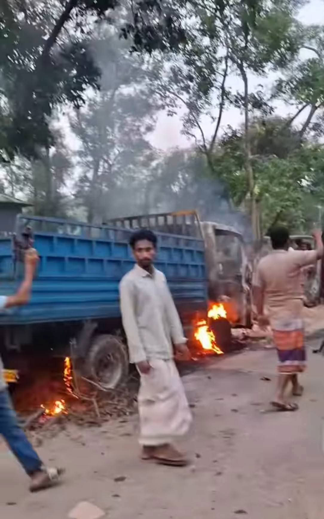 গাজীপুরে গরুচোর সন্দেহে ৩ জনকে পিটিয়ে হত্যা