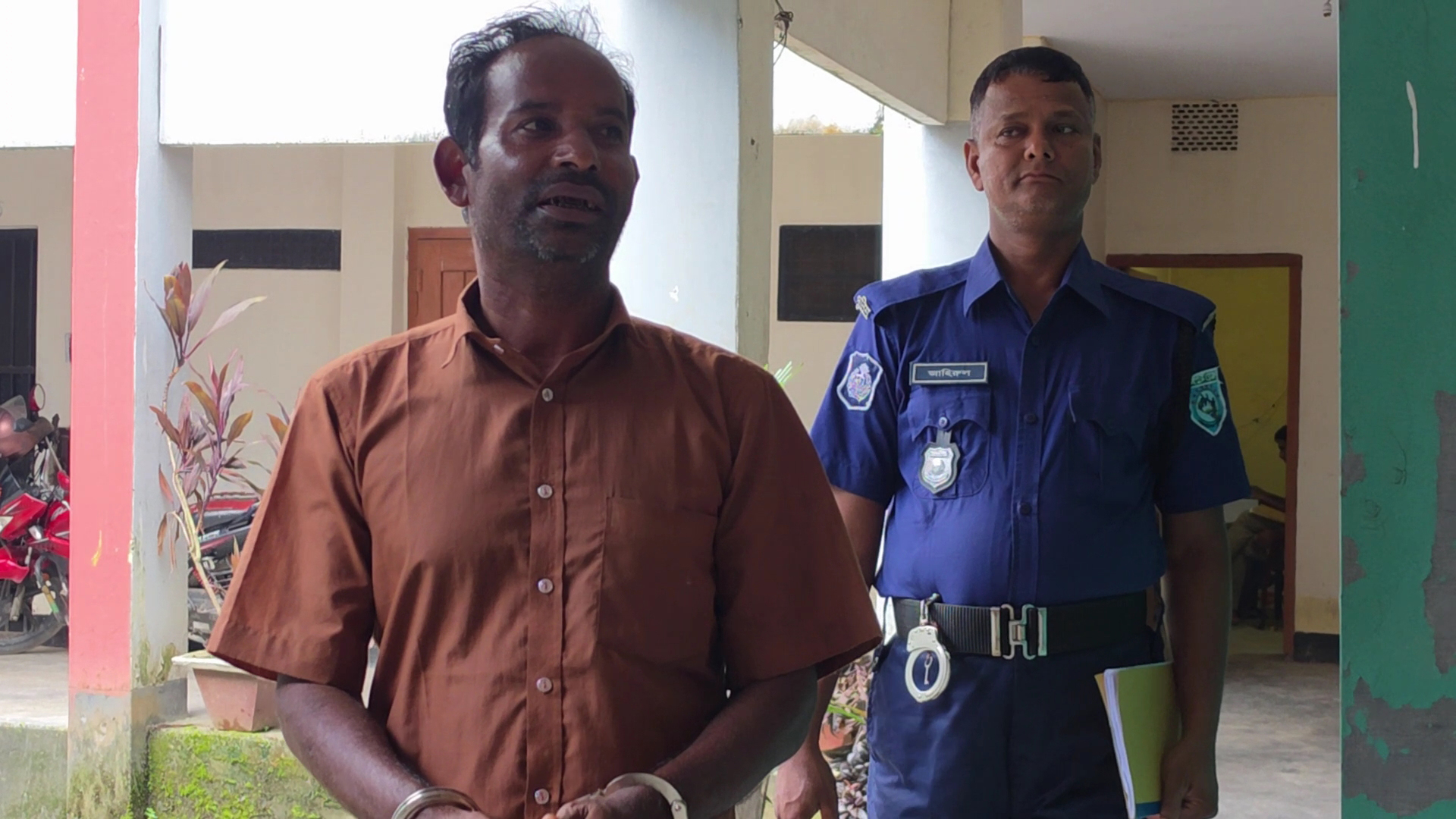 ১২ হাজার টাকা ঋণে সুদাসলে ১৩ লাখ, দাদন ব্যবসায়ী গ্রেপ্তার