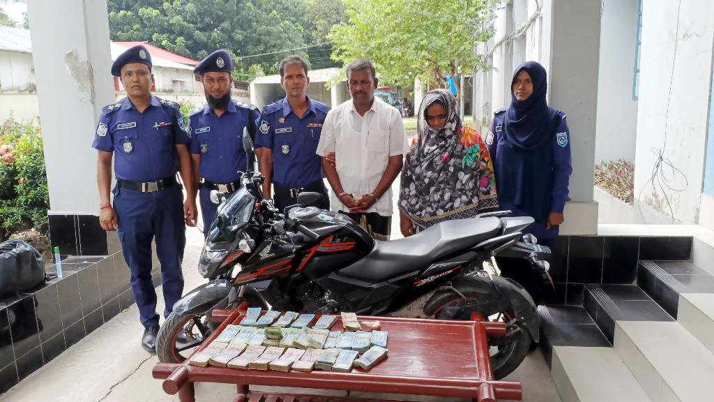 ঠাকুরগাঁওয়ে ইয়াবা ও ১০ লাখ টাকাসহ দম্পতি আটক, মোটরসাইকেল জব্দ