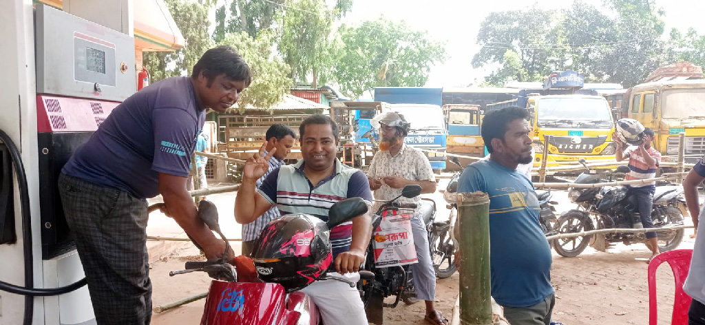 ফুয়েল পাস তেল পেয়ে স্বস্তিতে রাণীশংকৈলের চালকেরা