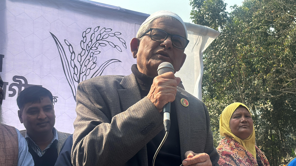 হাসিনা পালিয়ে গেছে, আমরা আপনাদের পাশে আছি: মির্জা ফখরুল