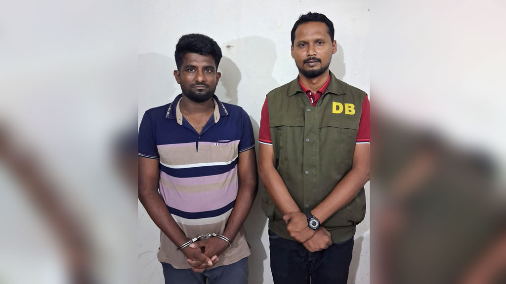 জুয়া অ্যাপের মাধ্যমে প্রতারণার অভিযোগে যুবক গ্রেপ্তার
