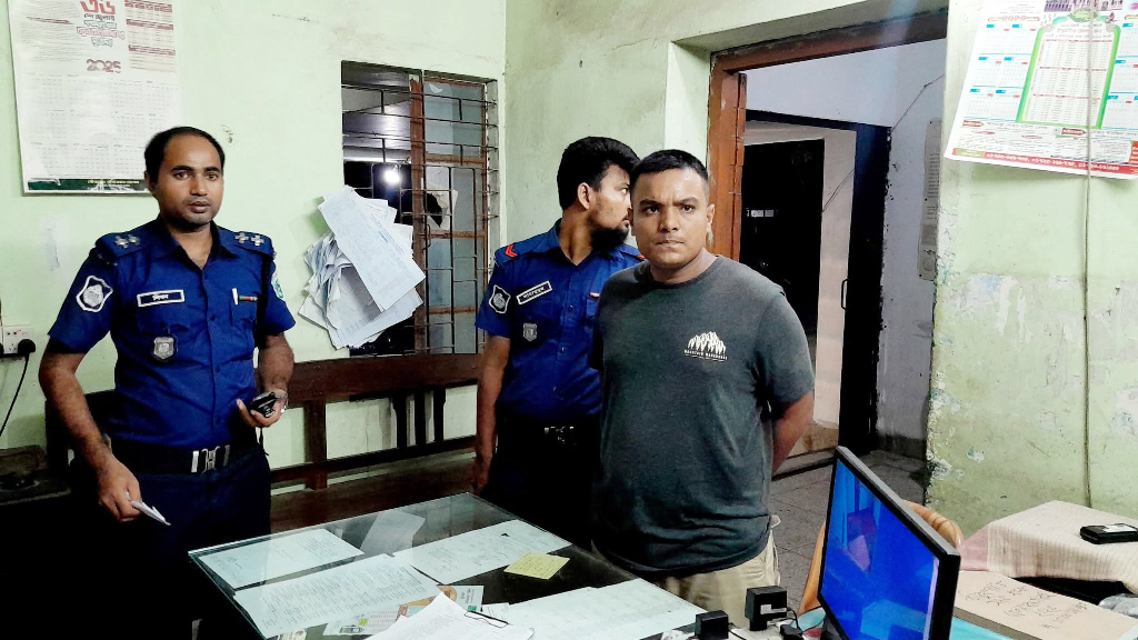 ঠাকুরগাঁওয়ে ফেনসিডিলসহ ‘জুলাই যোদ্ধা’ আটক