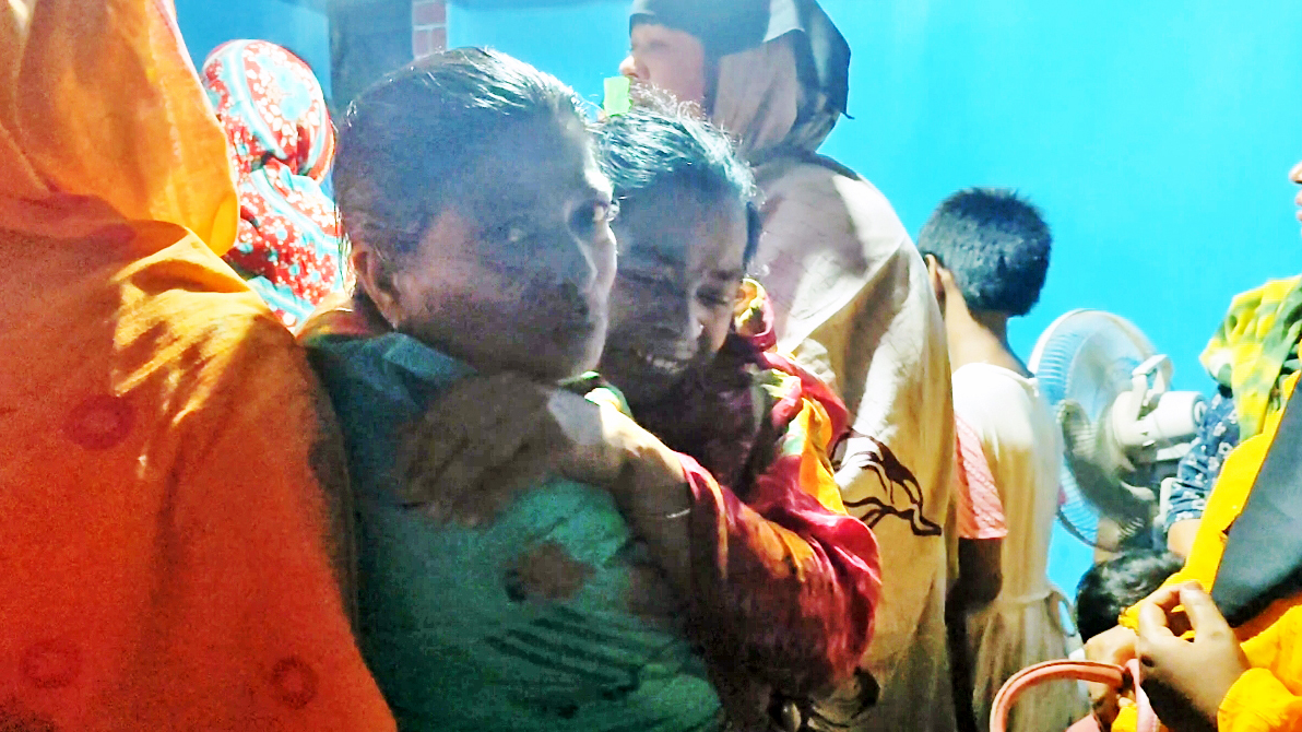 সিনেমার গল্পের মতো ৪০ বছর পর বাড়ি ফিরলেন জাহানারা