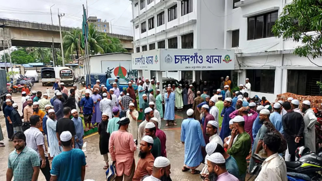 চাঁদাবাজির মামলায় ইসলামী আন্দোলনের নেতাকে আটকের ঘটনায় থানায় বিক্ষোভ