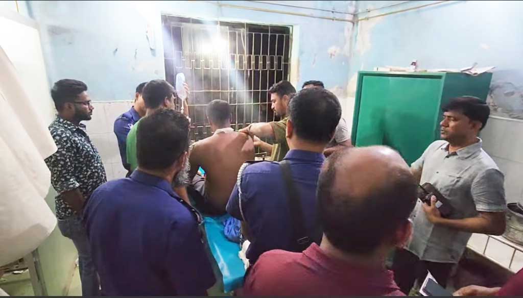 বাইক জব্দ করায় নড়িয়া থানায় হামলা, পুলিশ সদস্য আহত