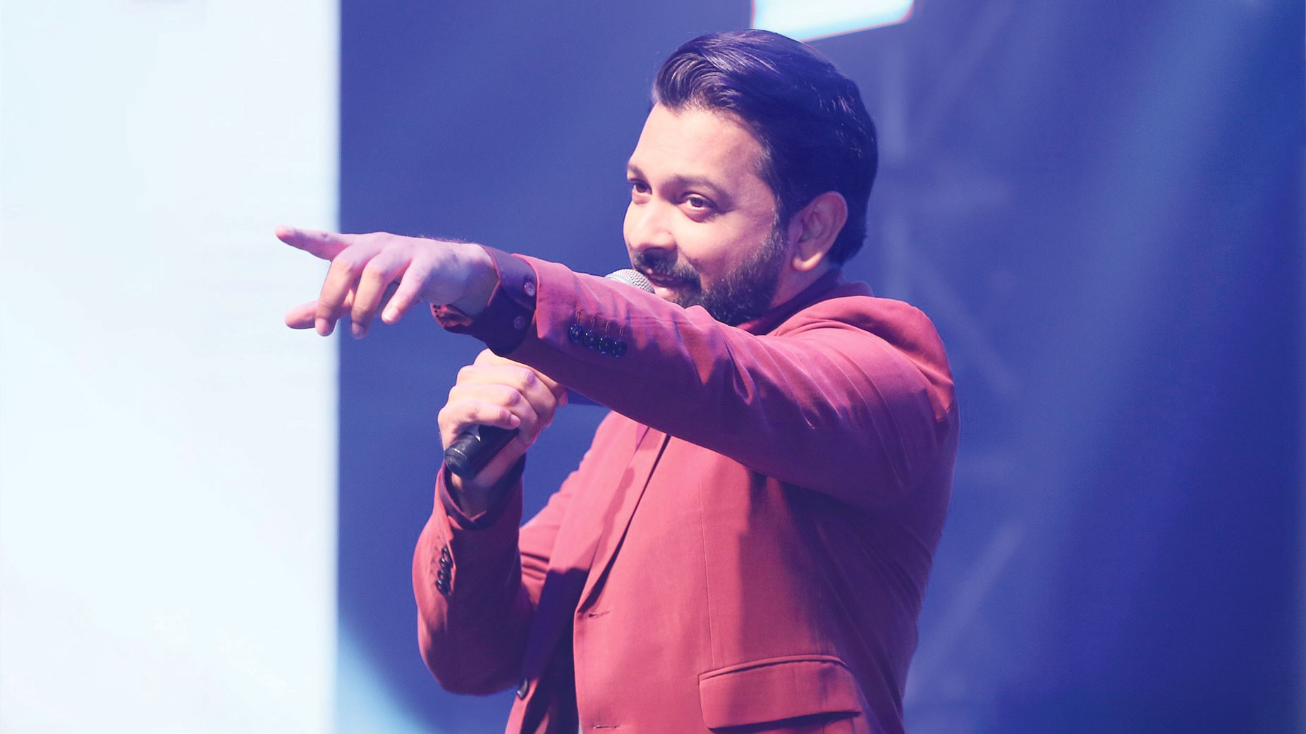 বিদায় ঘোষণার পর দেশের মঞ্চে তাহসান