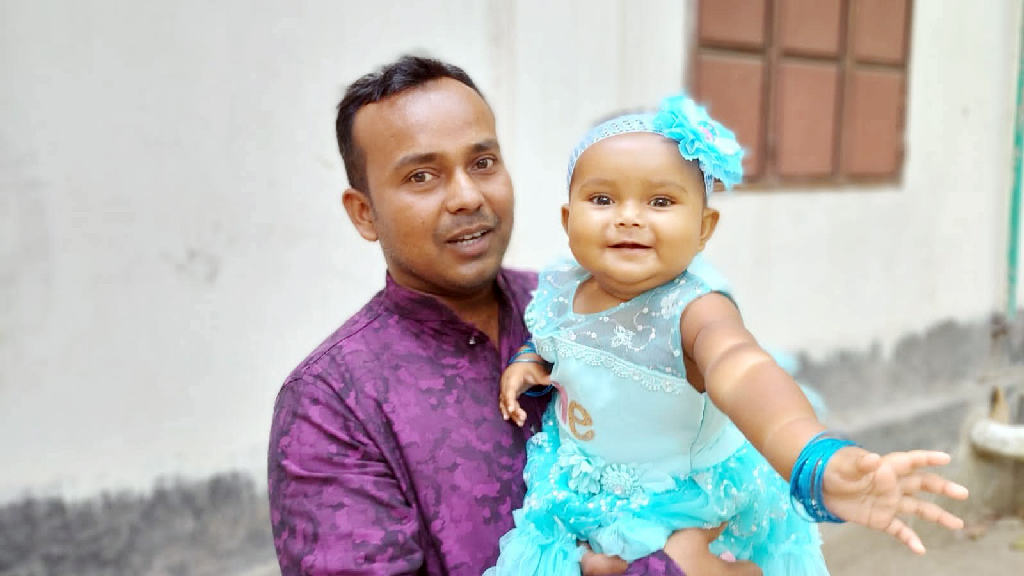 বজ্রপাতে প্রাণ গেল বাবার, কোল থেকে ছিটকে প্রাণে বাঁচল শিশুকন্যা