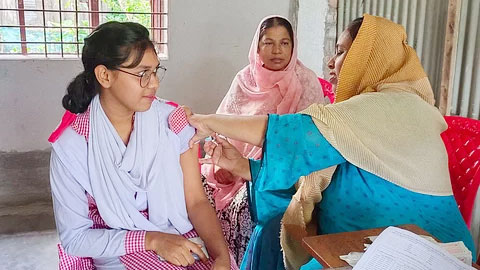 শিক্ষার্থী খাতায় আছে বাস্তবে নেই, ধরা পড়ল টিকা কর্মসূচিতে