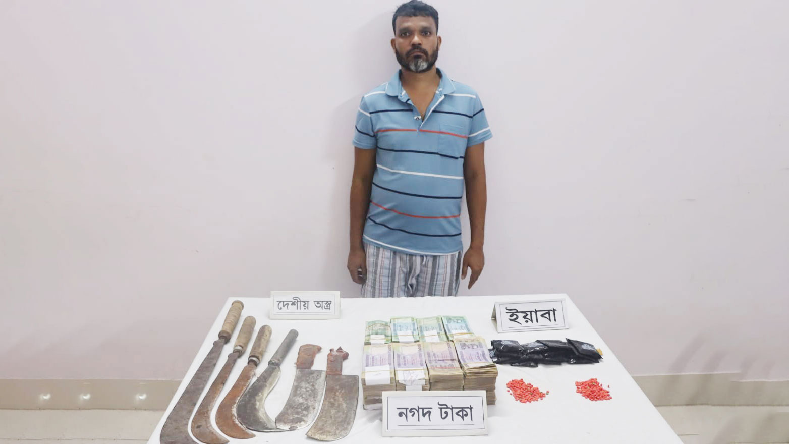 কুমিল্লায় সেনাবাহিনীর অভিযানে খাটের নিচে মিলল ৩০ লাখ টাকা