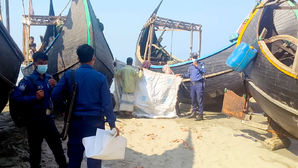 টেকনাফে সমুদ্রসৈকতে তরুণ-তরুণীর মরদেহ উদ্ধার