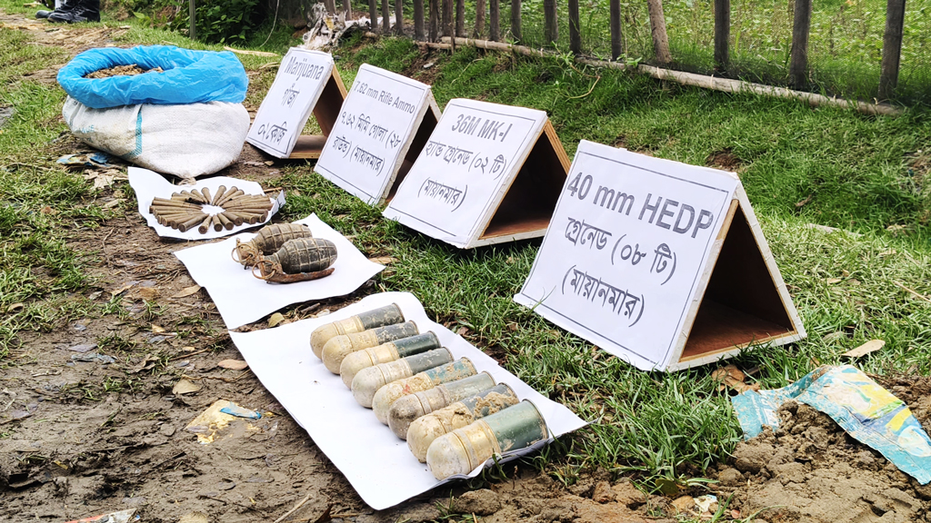 টেকনাফে কোস্ট গার্ডের অভিযান: ১০টি তাজা গ্রেনেড, ২৮টি গুলি উদ্ধার