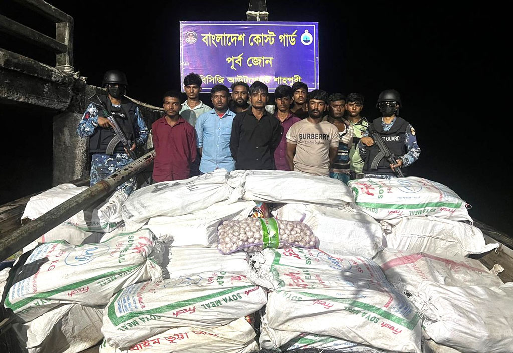 মিয়ানমার থেকে আসছে মাদক, যাচ্ছে খাদ্যপণ্য, আটক ১০