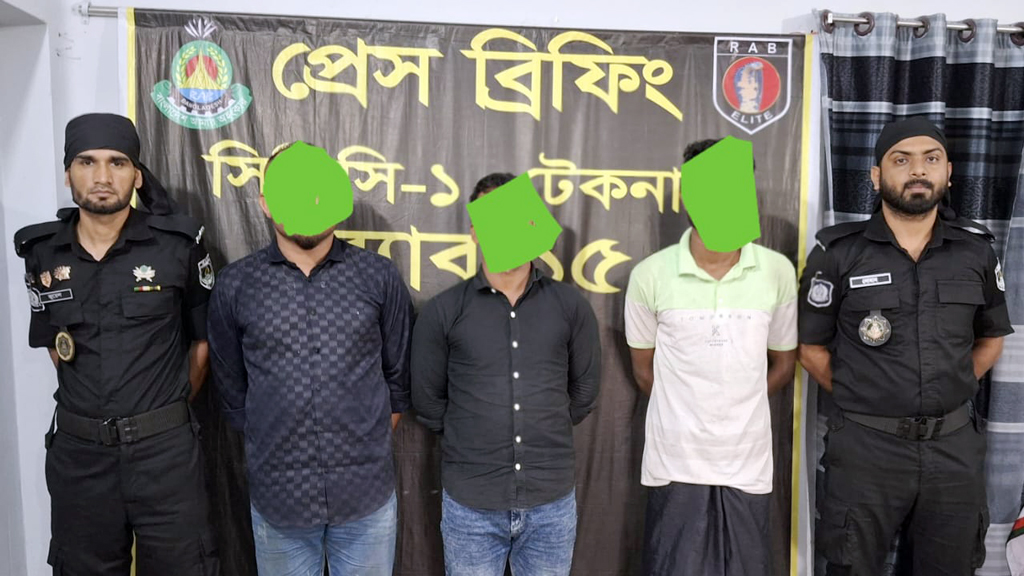 টেকনাফে অপহরণ, দলবদ্ধ ধর্ষণ ও মানব পাচার: র‍্যাবের অভিযানে নারী উদ্ধার, আটক ৩