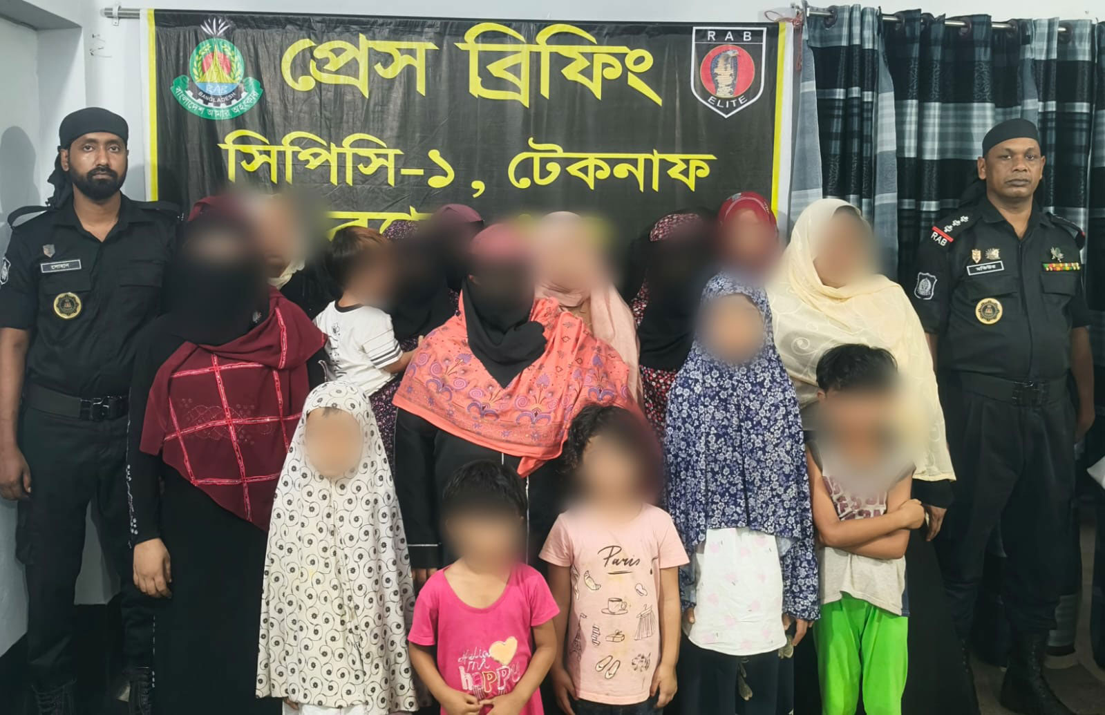 টেকনাফে ক্যাম্পের বাইরে অবৈধভাবে বসবাসরত ২৮ রোহিঙ্গা উদ্ধার, আশ্রয়দাতা যুবক গ্রেপ্তার