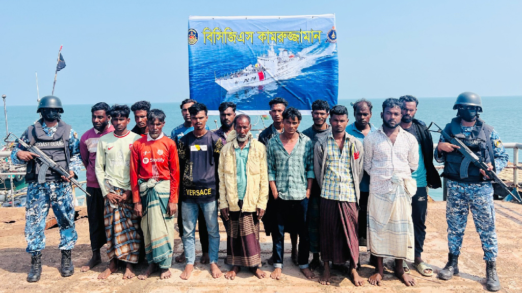 সমুদ্রপথে মালয়েশিয়ায় পাচারের চেষ্টাকালে ১৫৩ জন উদ্ধার, আটক ১৫