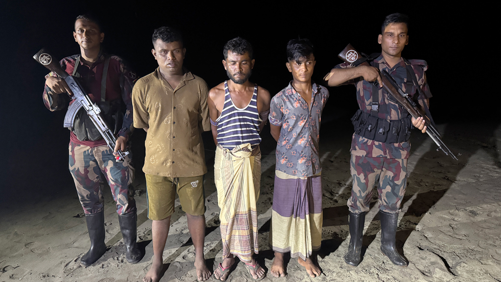 টেকনাফে মানব পাচারের চেষ্টাকালে ২৯ জন উদ্ধার, আটক ৩