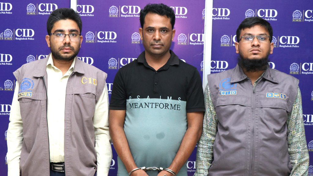 টিকটক-ইমোতে ব্ল্যাকমেইল করে শারীরিক সম্পর্ক ও ৮ লাখ টাকা আদায়, যুবক গ্রেপ্তার