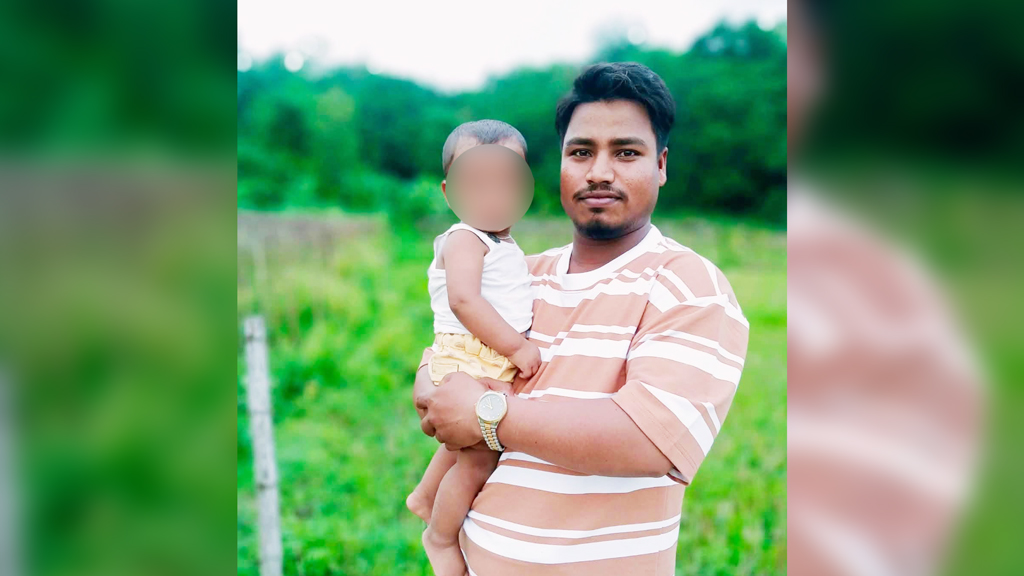 টিকটক ভিডিও করতে গিয়ে ট্রেনের চাপায় থেঁতলে গেল ২ পা ও হাত