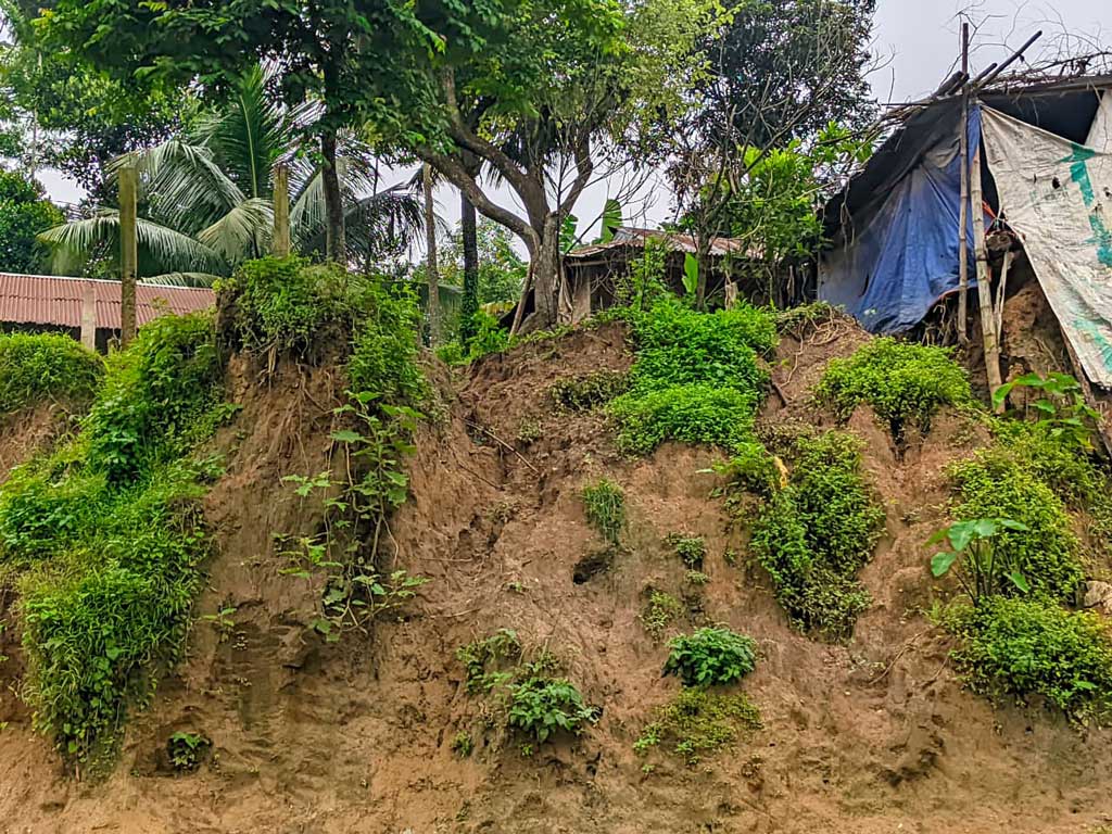 চার বছরে টিলা ধসে ১০ মৃত্যু, তবু ঝুঁকি নিয়ে অর্ধ লক্ষ মানুষের বসবাস