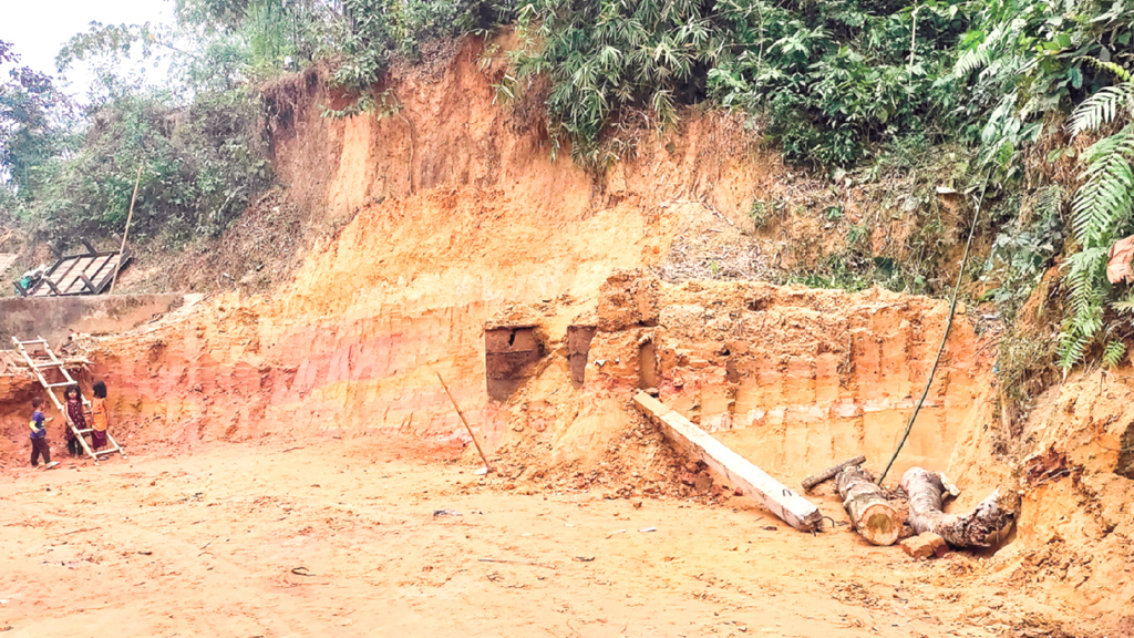 কুলাউড়ায় টিলা কাটার দায়ে এক ব্যক্তির কারাদণ্ড