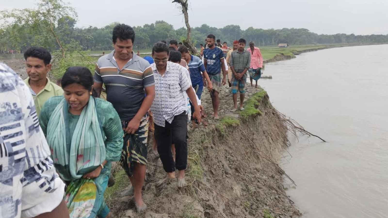 তালায় কপোতাক্ষ নদের বেড়িবাঁধে ভাঙন, ৭ গ্রাম প্লাবনের শঙ্কা