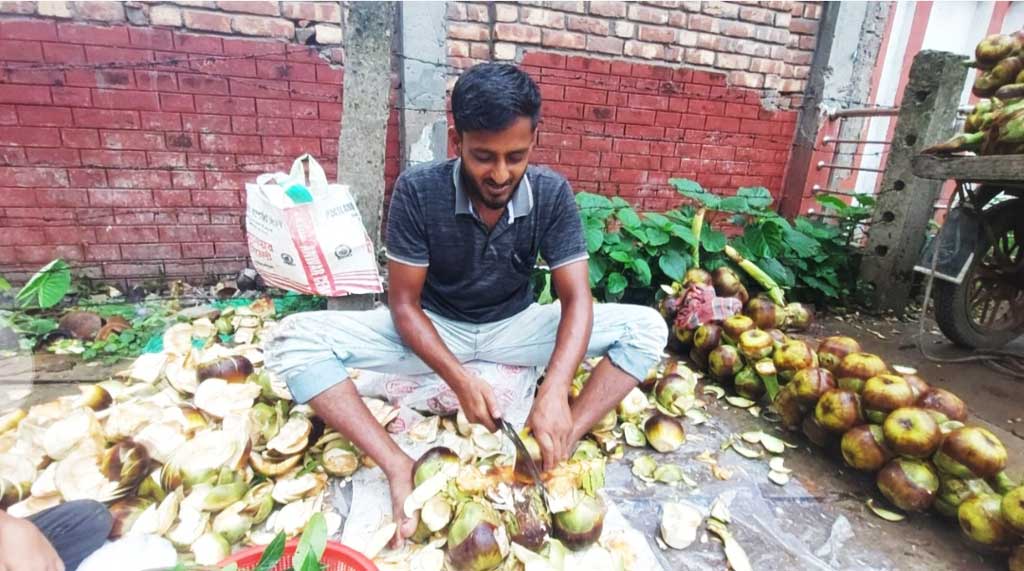 তালের শাঁসে মেটে গ্রীষ্মের তৃষ্ণা