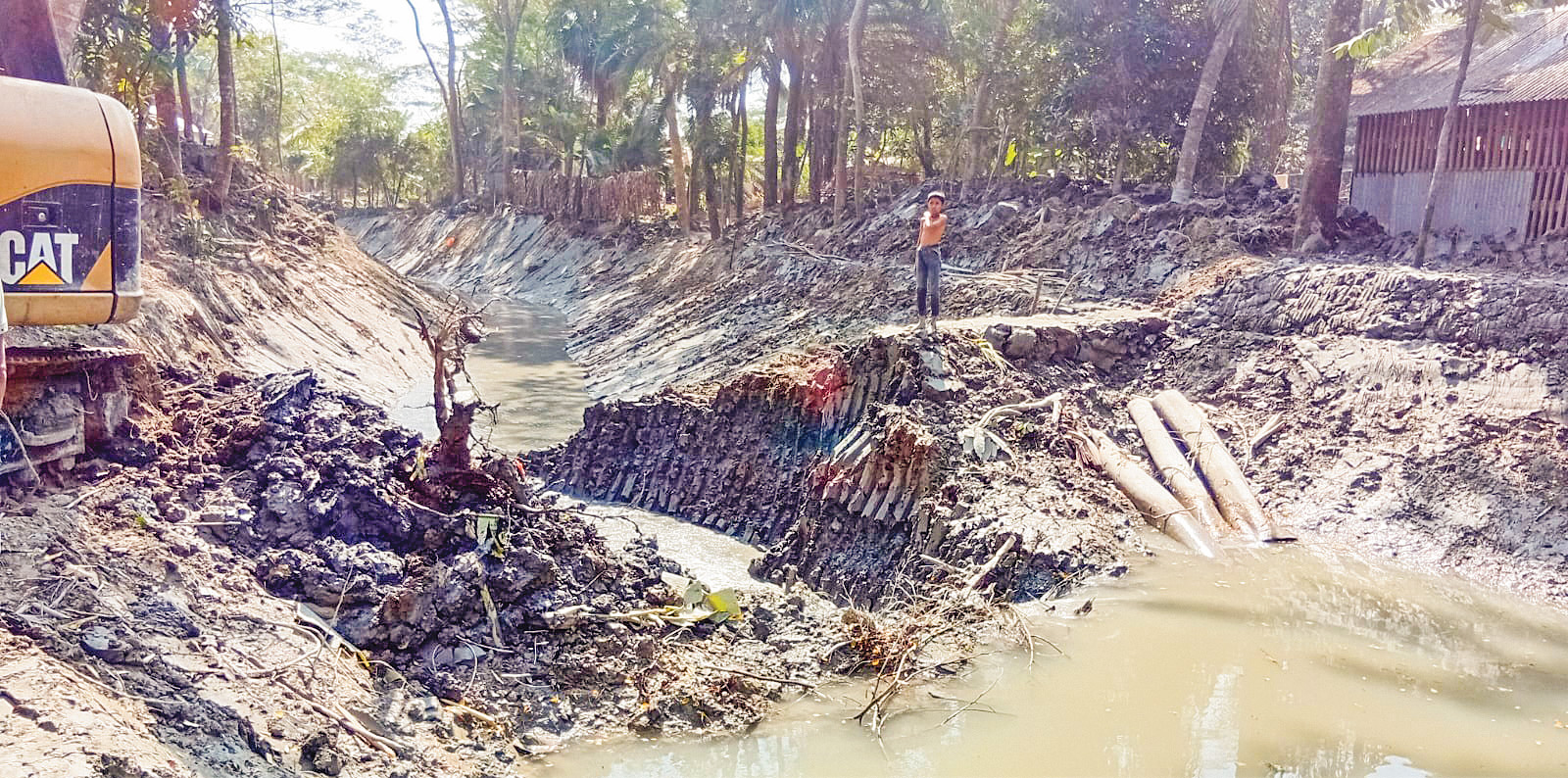 বরগুনার তালতলী: খাল খননে দায়সারা কাজ