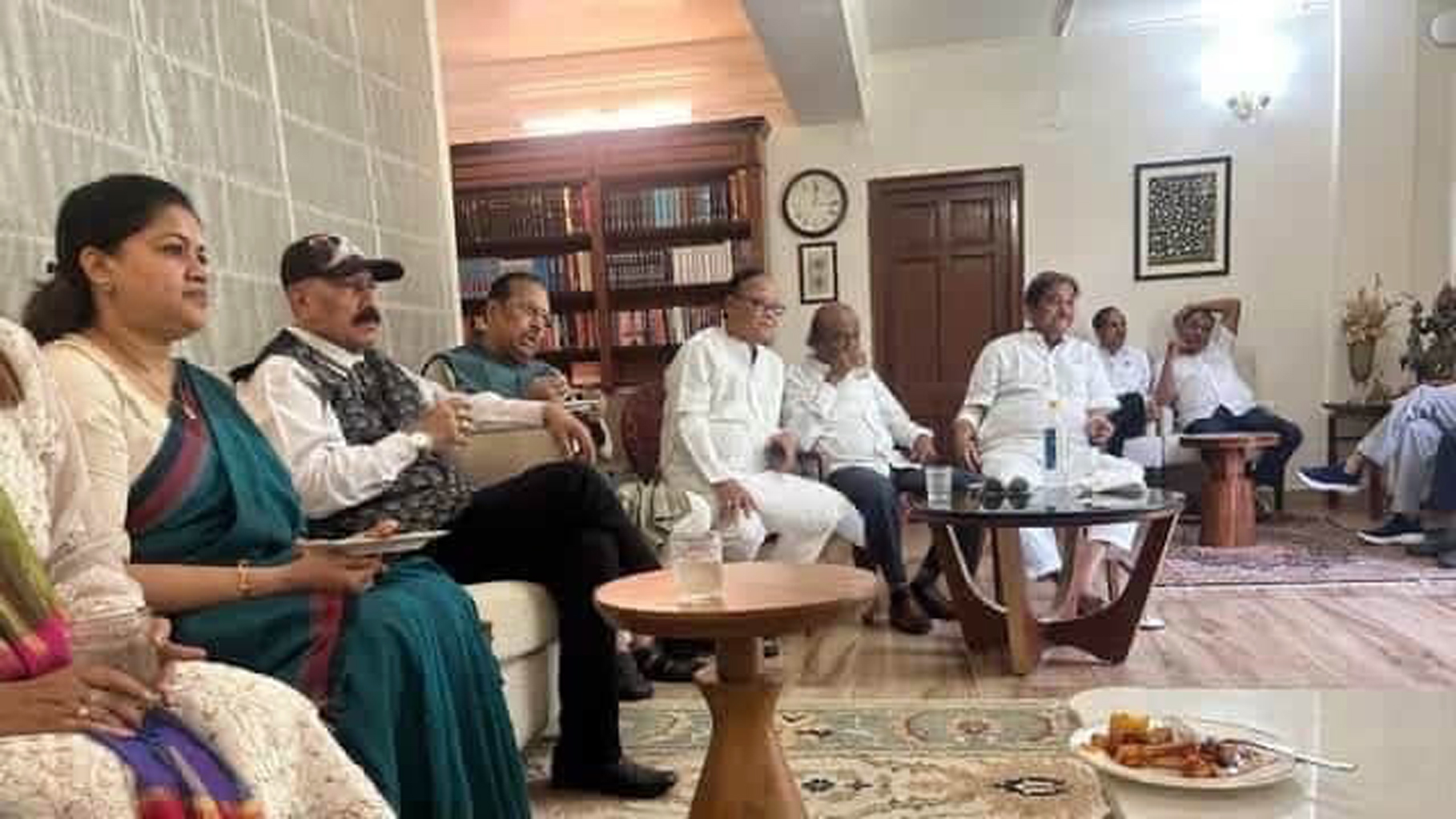 দিল্লিতে বিজেপির সঙ্গে রুদ্ধদ্বার বৈঠকে তৃণমূলের ১০ বিদ্রোহী বিধায়ক