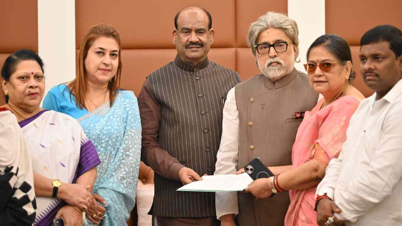 বিজেপিতে না গিয়ে কেন ‘অস্তিত্বহীন’ দলে ভিড়ছেন তৃণমূলের বিদ্রোহীরা