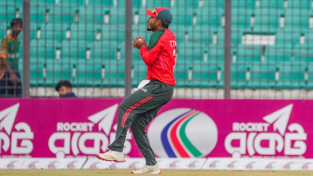 পাঁচ ক্যাচ নিয়ে বিশ্ব রেকর্ডে তানজিদ তামিম