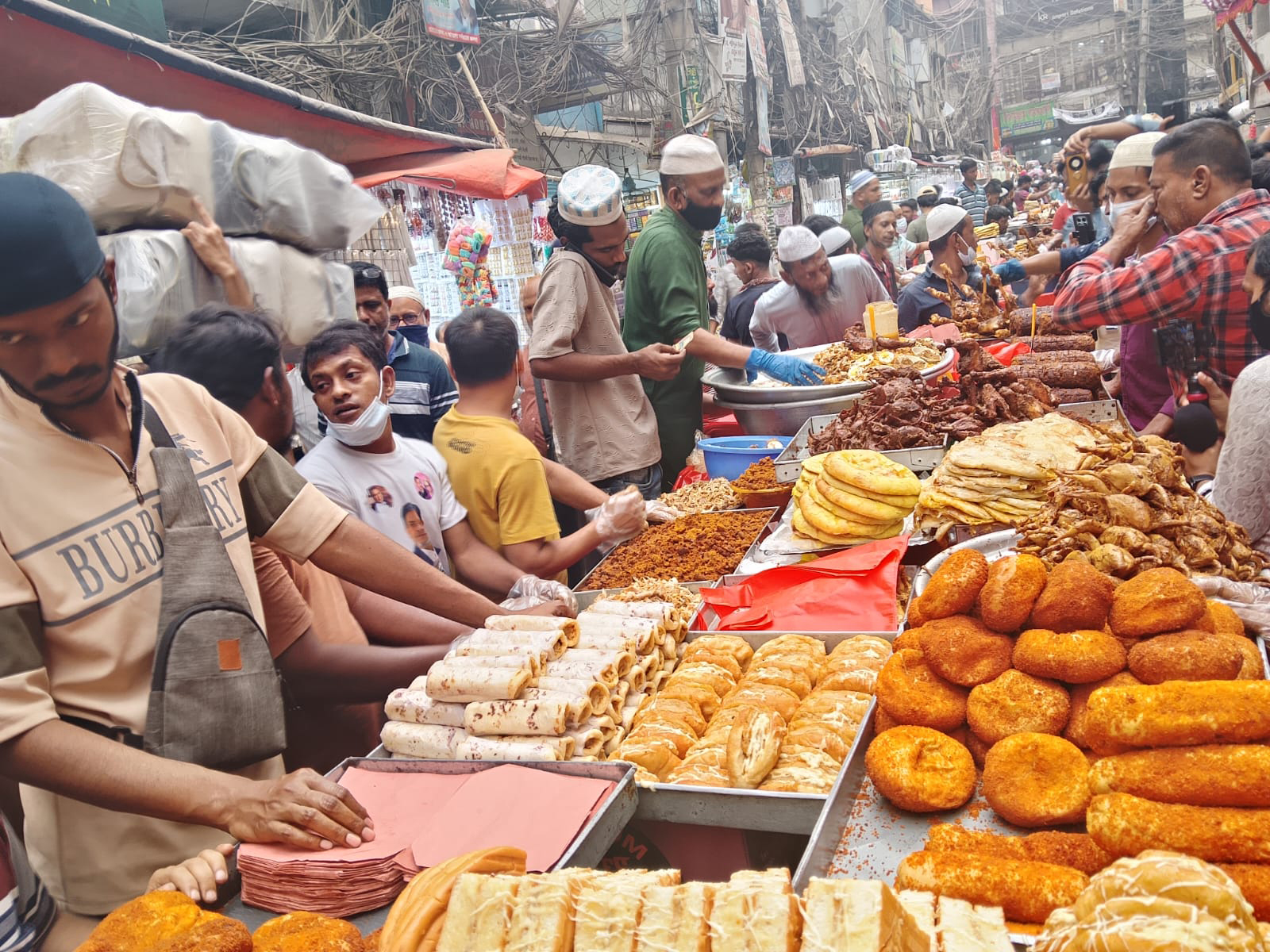 ইফতারির মান ও দামে অসন্তোষ