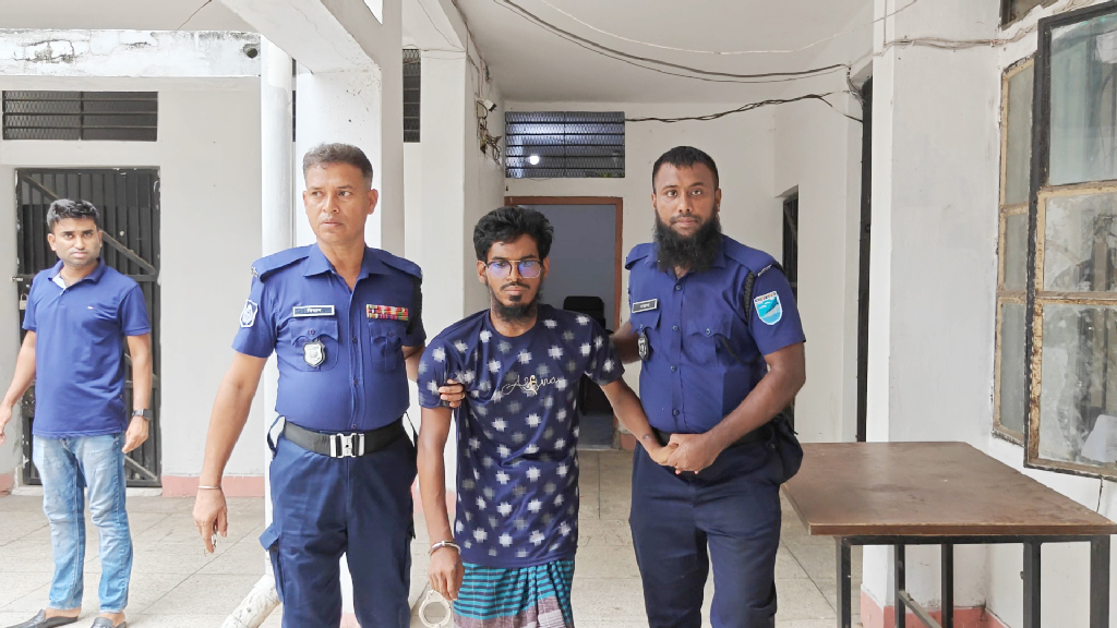 টঙ্গিবাড়ীতে মাদ্রাসাছাত্রকে ধর্ষণে ব্যর্থ হয়ে হত্যাচেষ্টা, শিক্ষক গ্রেপ্তার