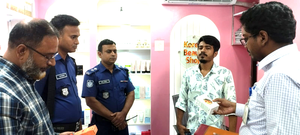 টঙ্গিবাড়ীতে বিদেশি কসমেটিকস বিক্রিতে অনিয়ম, দুই প্রতিষ্ঠানকে জরিমানা