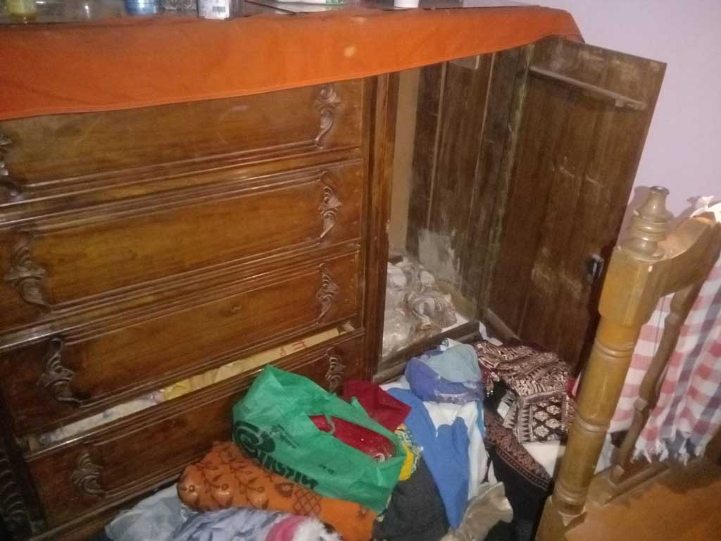 নেশাজাতীয় দ্রব্য মেশানো খাবার খেয়ে ৭ জন হাসপাতালে, সুযোগে বাড়িতে দুর্ধর্ষ চুরি