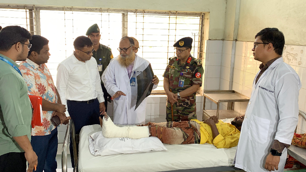 টাঙ্গাইলে সড়ক দুর্ঘটনায় আহতদের চিকিৎসার ব্যয় বহন করবে সরকার
