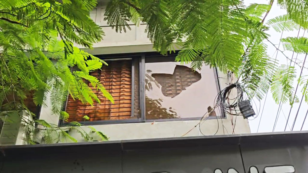 মধ্যরাতে কাদের সিদ্দিকীর বাসভবনে হামলা ও ভাঙচুর