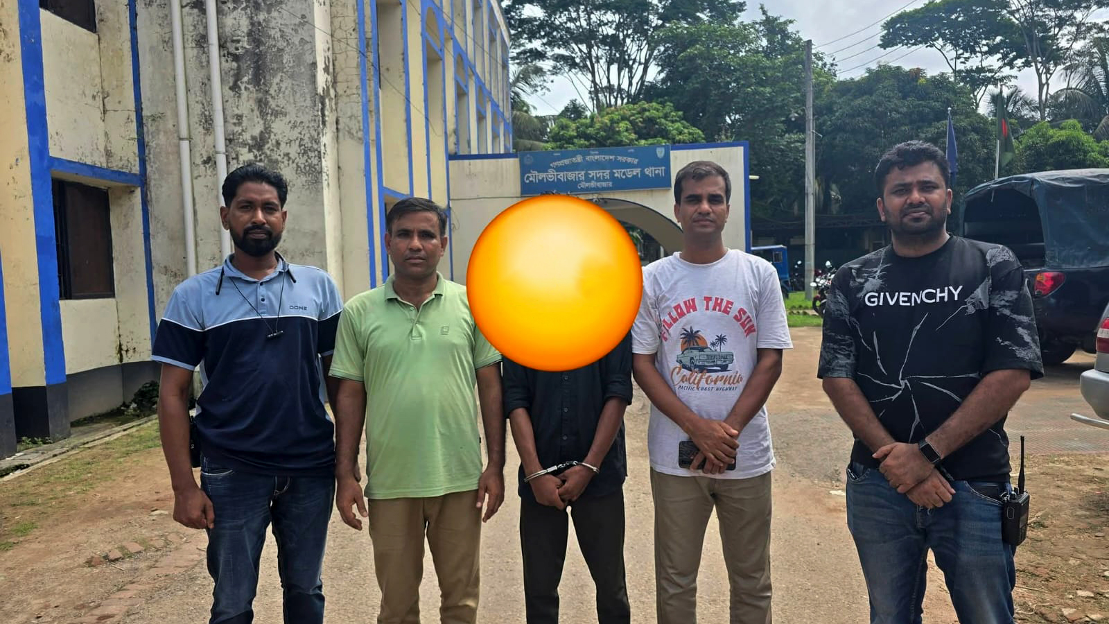 এআই দিয়ে পর্নোচিত্র বানিয়ে সাবেক স্ত্রীকে ব্ল্যাকমেল, যুবক গ্রেপ্তার