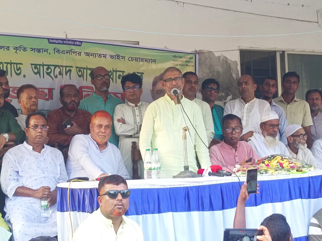 পদ জমা দিয়ে তদবিরে আসবেন, দেখব কতটুকু পারেন: আহমেদ আযম খান