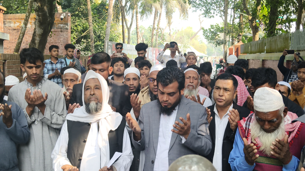 শেখ মুজিবের কবর জিয়ারত করে গোপালগঞ্জ-৩ আসনের স্বতন্ত্র প্রার্থীর প্রচার শুরু