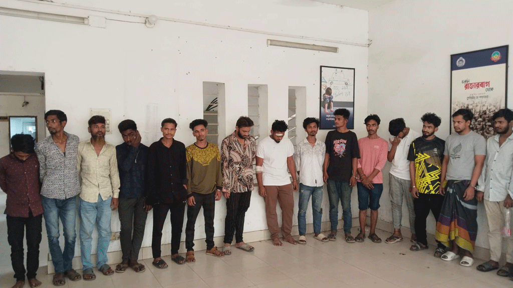 টঙ্গীতে ২টি বস্তি এলাকায় পুলিশের অভিযান, গ্রেপ্তার ১৬