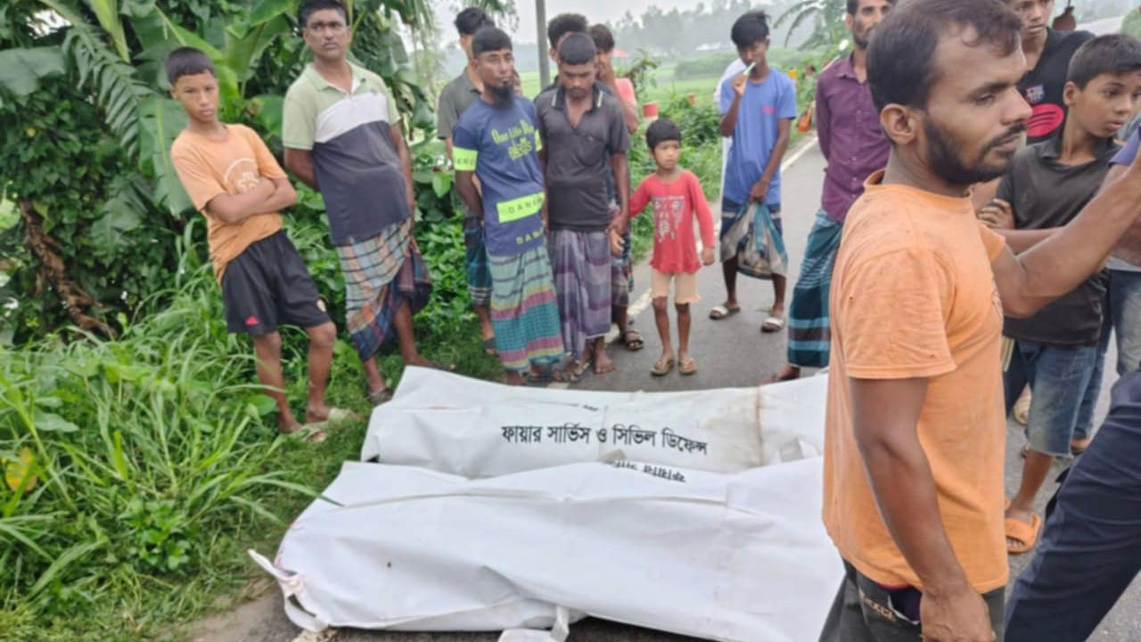 টাঙ্গাইলে পিকআপ-মোটরসাইকেল সংঘর্ষে নিহত ৩