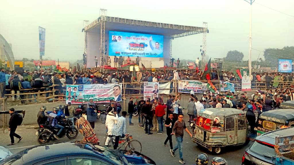 তারেক রহমানের প্রত্যাবর্তন ঘিরে ৩০০ ফুটে নেতা-কর্মীদের ভিড়