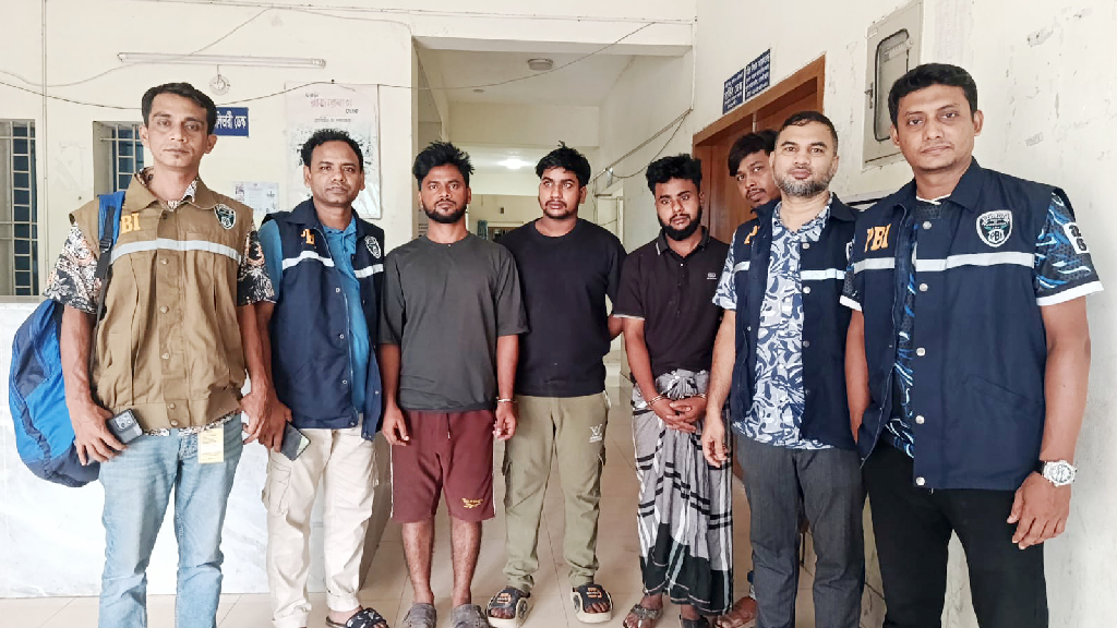 ফেসবুকে ‘তান্ত্রিক’ সেজে অর্থ আত্মসাৎ, পিবিআইর অভিযানে গ্রেপ্তার তিন