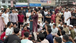 টঙ্গীতে শিক্ষার্থী আহতের ঘটনায় মহাসড়ক অবরোধ, ফুটওভার ব্রিজ নির্মাণের দাবি